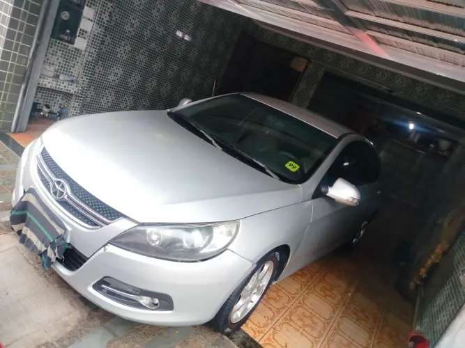JAC J5 Sedan 1.5 16V 4P Mec. 2012
