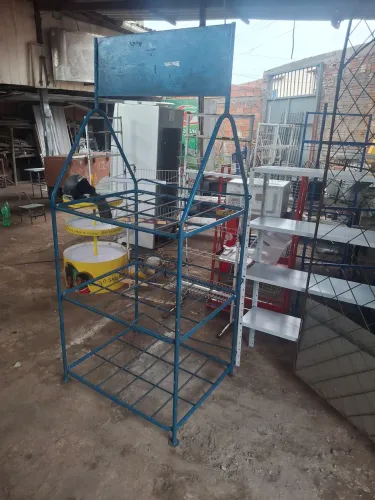 200$ expositor para garrafão de água .
