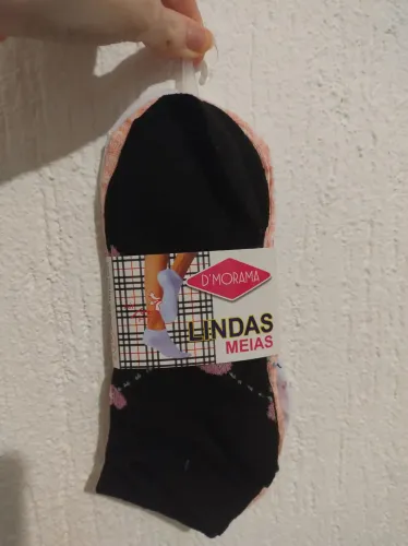 Três pares de meias femininas cano curto, tamanhos 35-40, marca D'Morama