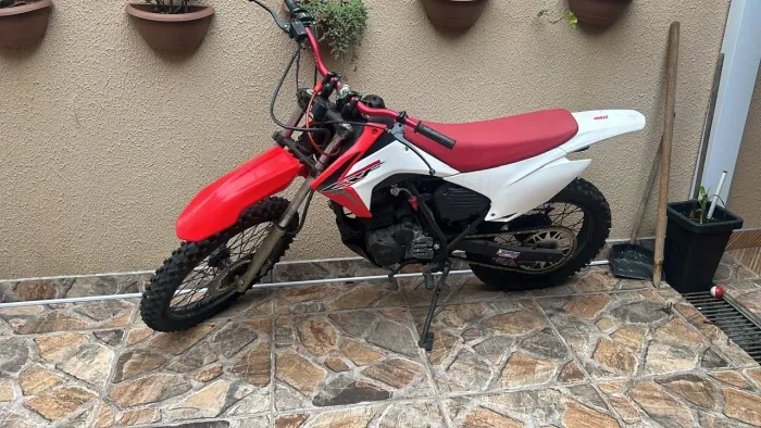 Moto de trilha + carretinha