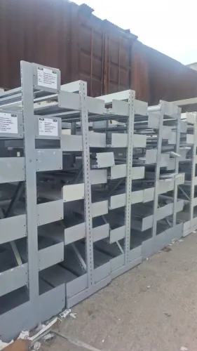 Estantes de aço biblioteca