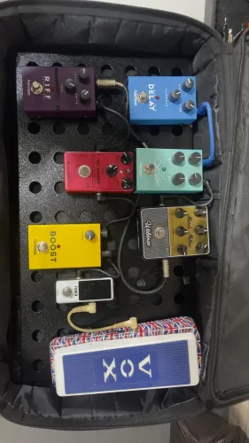 Pedais de guitarra diversos