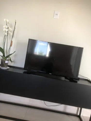 Vendo Smart TV Samsung de 32 polegadas (Modelo: UN32J4300AG) 