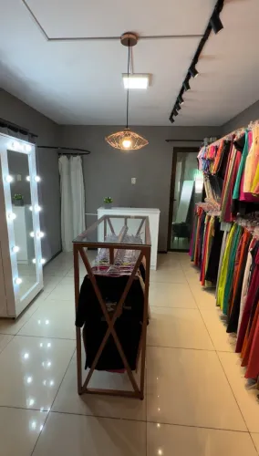 Vendo loja de moda fitness completa!! Com estoque, móveis.. etc e Instagram emgajado!! 