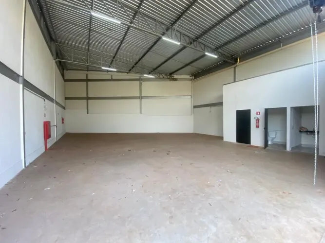Imóvel para venda tem 201 metros quadrados em Luizote de Freitas - Uberlândia - MG