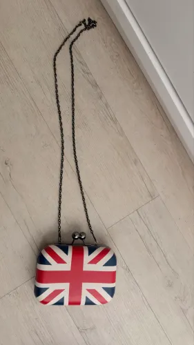 Bolsa clutch da marca Myth 