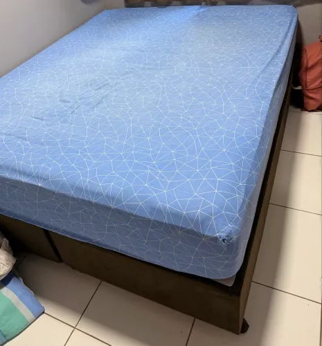 Vende-se cama box queen