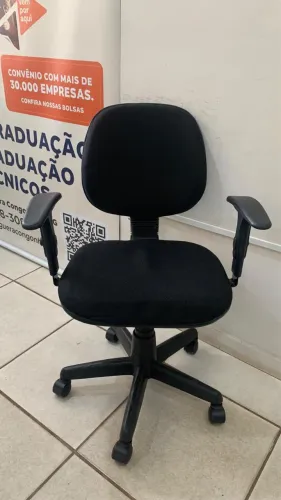 Cadeira de Escritório Estofada Giratória Preta ? Ótimo Estado
