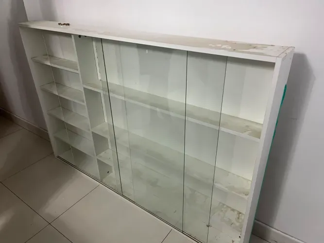 Estante para expositor . De madeira