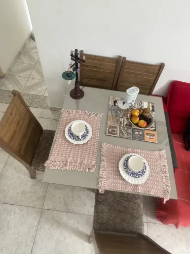 Mesa quadrada com 4 cadeiras