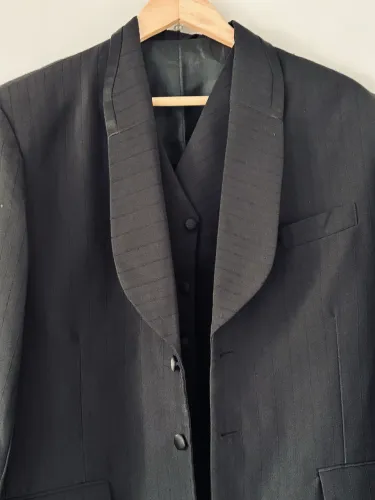 Terno clássico risca Giz preto