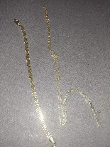 Corrente e pulseira com a numeração 750