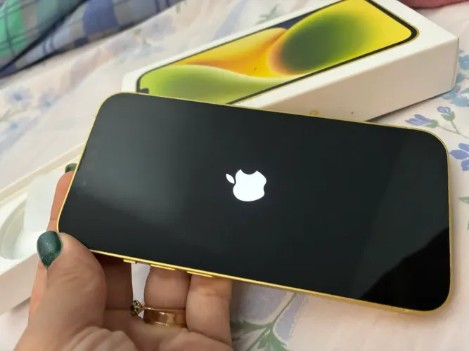 iPhone 14 estado de novo