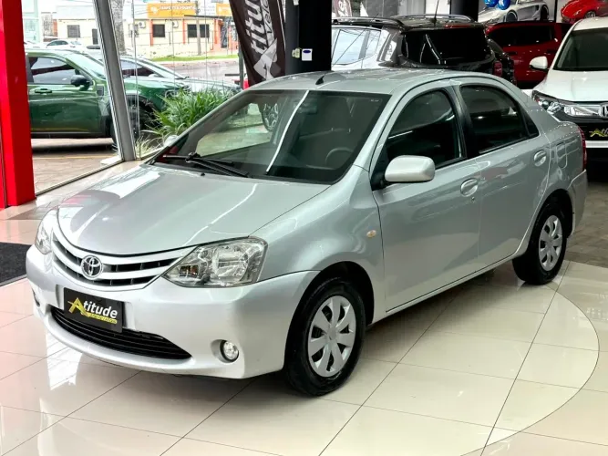 Toyota Etios XS Sedan 1.5 Flex 16V 4P Mec. 2013