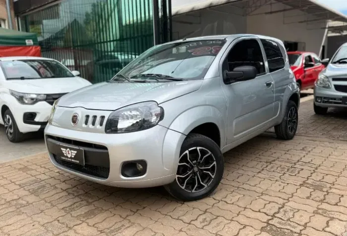 Fiat Uno Vivace Celeb. 1.0 EVO F. Flex 8V 3P 2013
