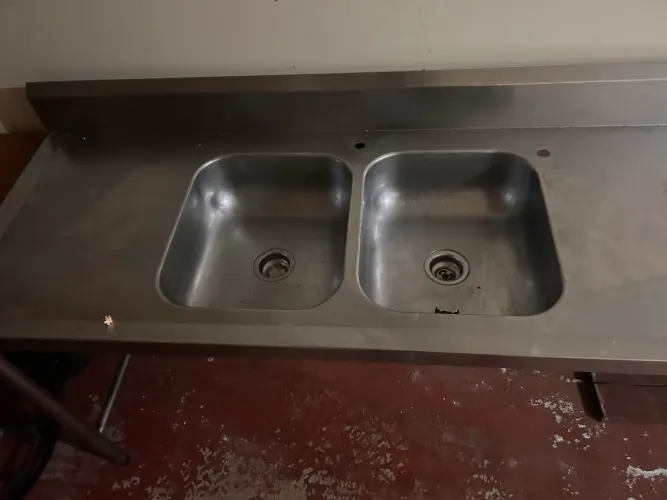 Pia inox com duas cubas 