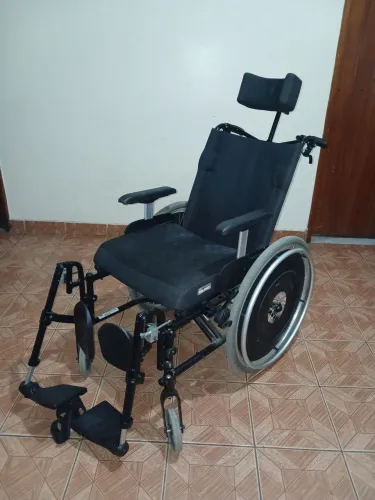 Cadeira de rodas retrátil