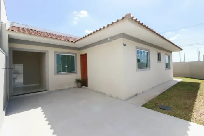 Casa de Esquina à Venda em Fazenda Rio Grande - 3 Quartos + Quintal Amplo