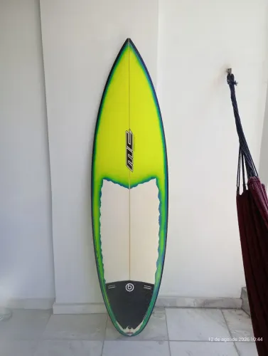 Prancha de surf MC 6'0" Leve bem conservada!