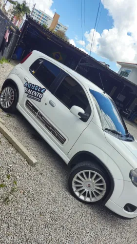 Fiat Uno Sporting 1.4 EVO Fire Flex 8V 4P 2012