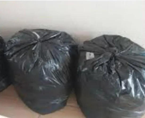 Vendo lote de roupas para brechó,peças de primeira linha,mais sofisticadas e sem defeitos