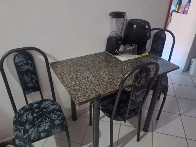 Conjunto de mesa granito com 4 cadeira