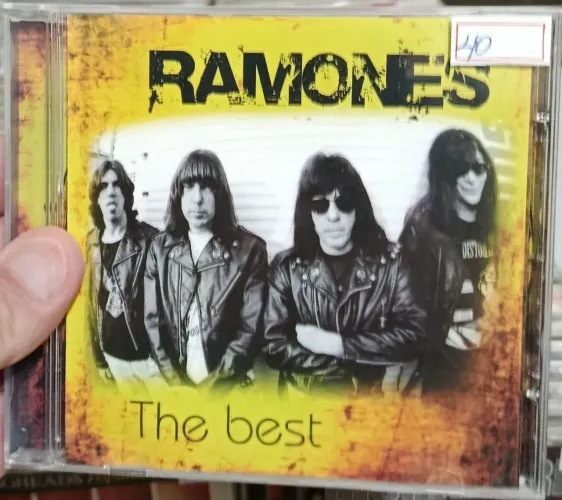 CD RAMONES (The Best) + CD Biohazard (New World Disorder)