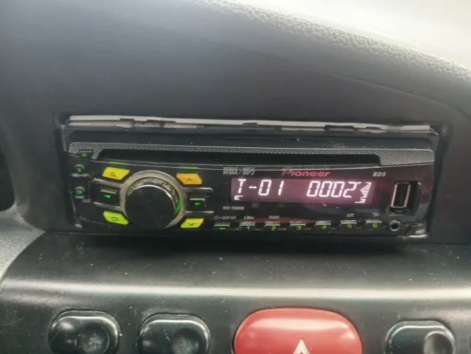Vendo rádio Pioneer funcionando perfeitamente USB e cd e rádio por 150 reais