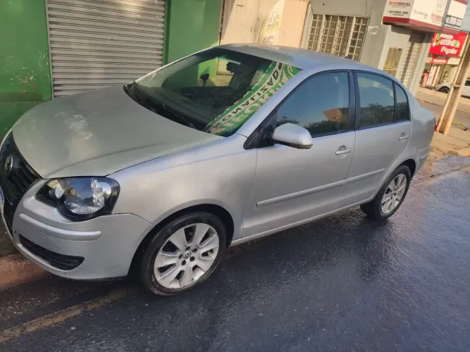 Volkswagen Polo Sedan 1.6 MI Total Flex 8V 4P 2011
