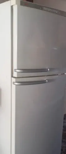 Vendo ou troco geladeira estragada
