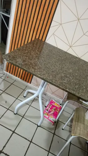 Mesa 4 cadeiras com tampo de Mármore 