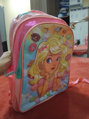 Mochila bem novinha e resistente 