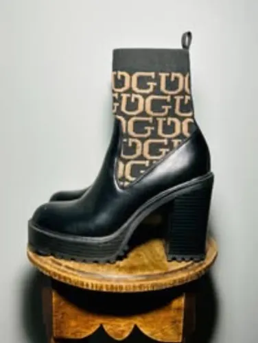 Bota Tratoria Tamanho 34/35 Marca Guess Semi-usada