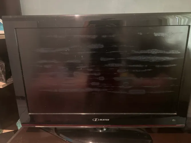 Tv Buster LCD (com defeito) Para retirada de peças
