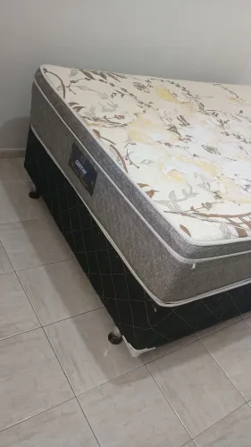Vendo cama com base e colchão