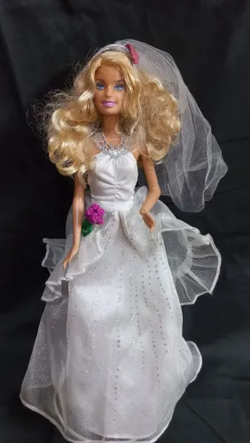 Boneca barbie noiva