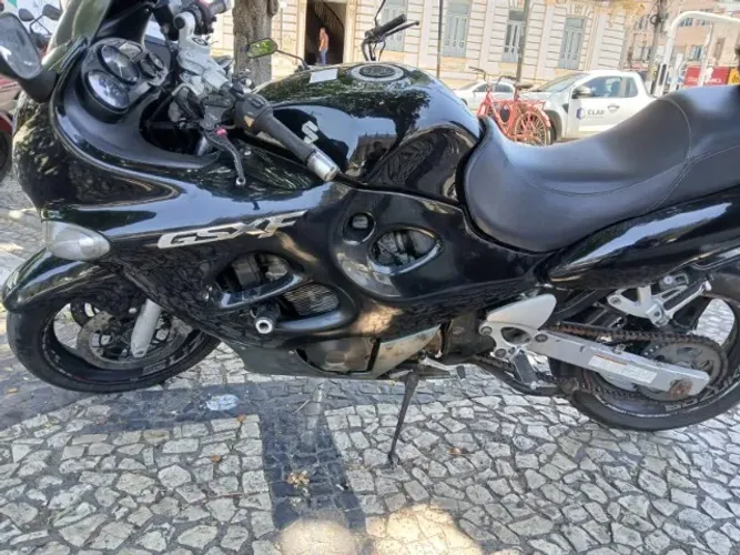 Suzuki 750 cilindradas no precinho