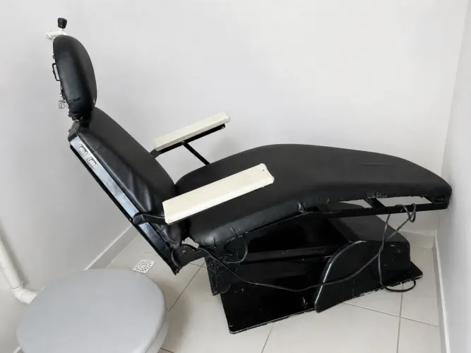 Cadeira Reclinável para Barbeiro, Estética ou Consultório