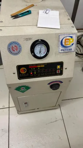Duas Mesa de passar a vácuo profissional,1 Caldeira, 2 ferros kit tudo