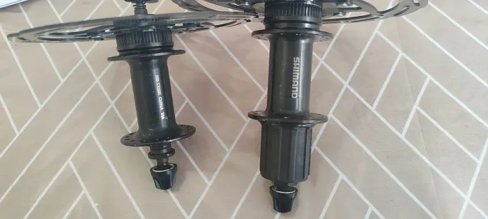 Par de cubo Shimano Tourney TX505
