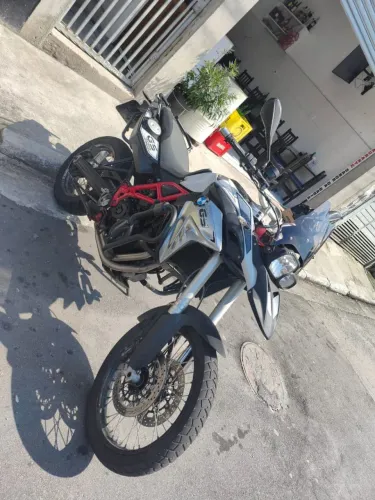 Vende se GS800 passagem por leilão