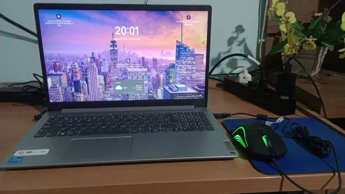 Notebook Lenovo ideaped 1+ mouse e Mousepad
