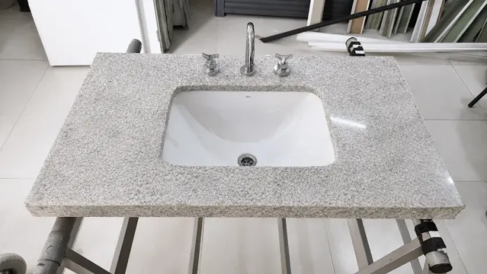 Pias Banheiro Granito Itaúnas 80x55 e 90x55 com cuba Deca Novas