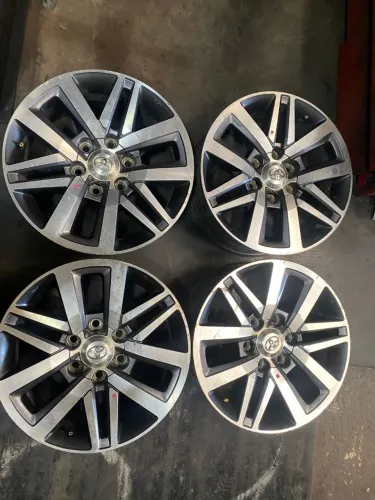 Roda Hilux SW4 aro 18 original de fabrica 