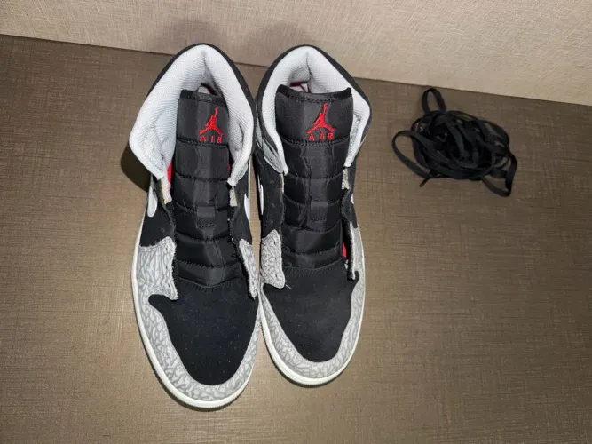 Air Jordan 1 Mid SE Elephant Toe
