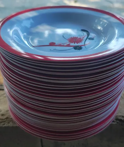 36 Pratos Reutilizáveis em Melamina + 1 Bandeja Boas Festas