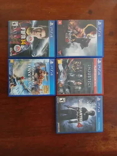 Jogos PS4 - 250 reais todos.