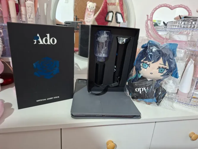 Lightstick + pelúcia Ado Hibana (comprado no show e nunca abertos e nem usados)