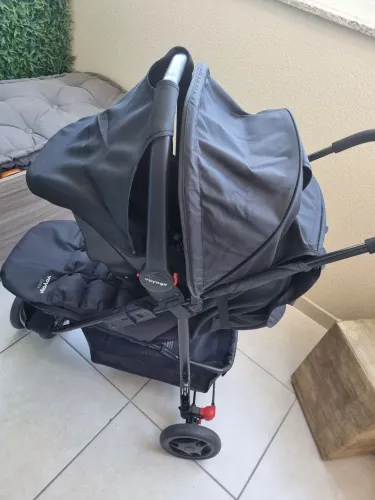 Carrinho com bebê conforto system travel duo Voyage