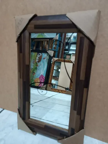 Espelho de Luxo com pedras decorativas no Espelho
